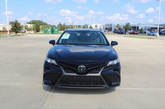 2021 toyota camry se