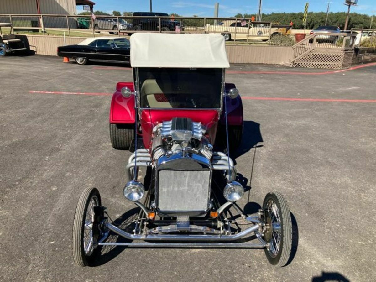 ford t-bucket titled 1923, roadster, 454 big block engine, auto,jaguar rearend