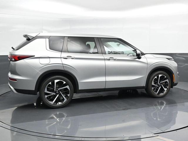 2022 mitsubishi outlander se