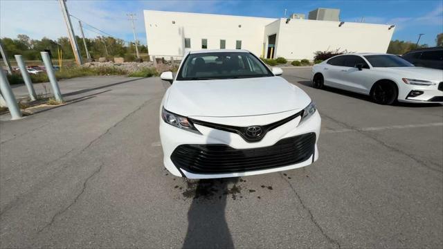 2020 toyota camry le
