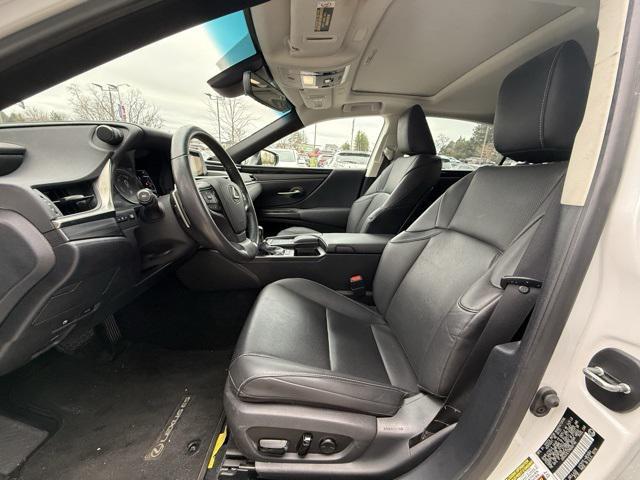 2021 lexus es 300h base