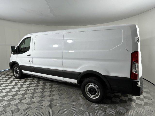 2022 ford transit-150 base