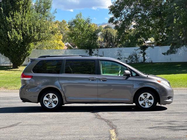 2013 toyota sienna le