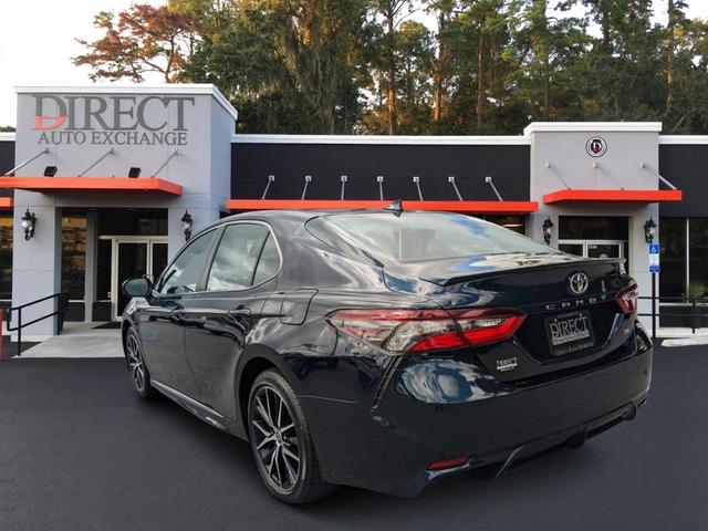 2021 toyota camry se