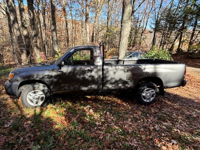 2004 toyota tundra base