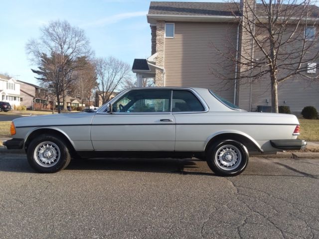 gorgeous immaculate 66k mile 300cd coupe turbo diesel w123