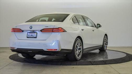 2024 bmw i5