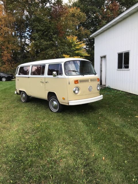 1974 volkswagen transporter van