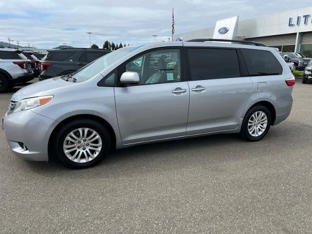 2017 toyota sienna xle 8 passenger in roseburg, oregon