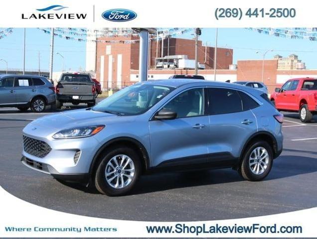 2022 ford escape se