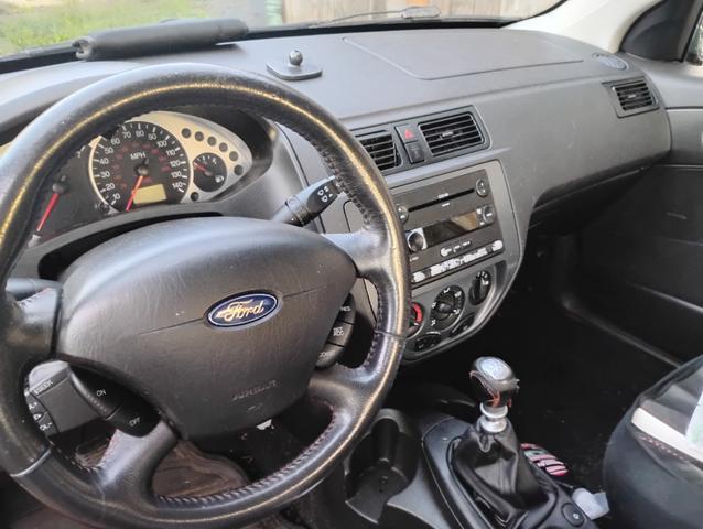 2005 ford focus zx4 st