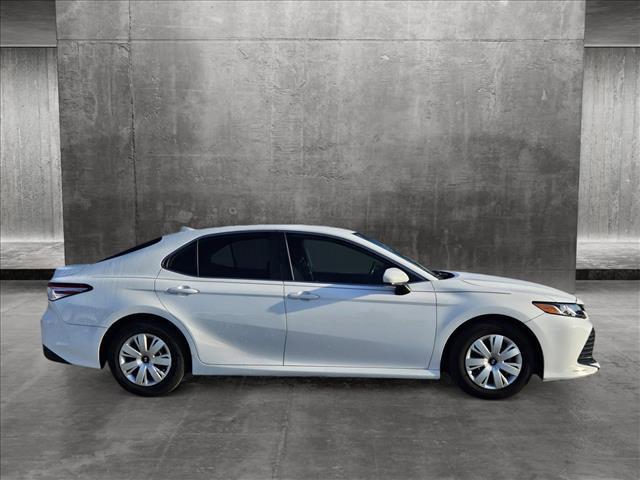 2019 toyota camry hybrid le