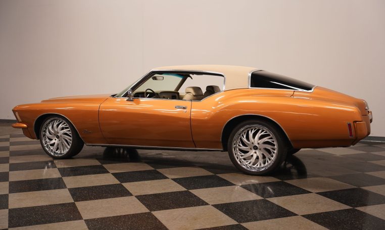 1971 buick riviera boat tail
