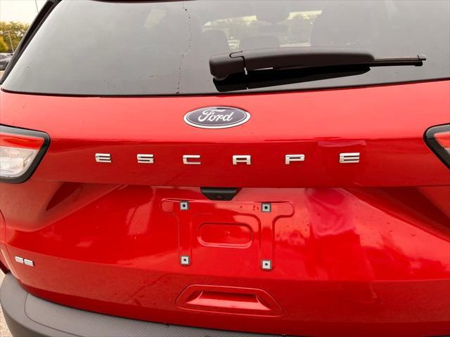 2022 ford escape se