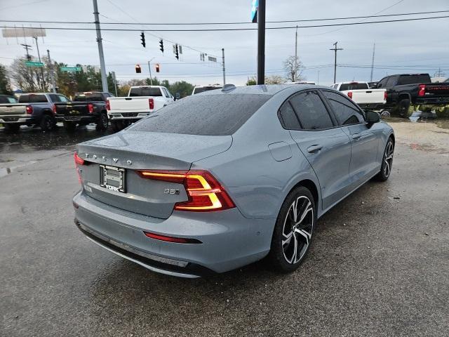 2024 volvo s60 b5 plus dark theme