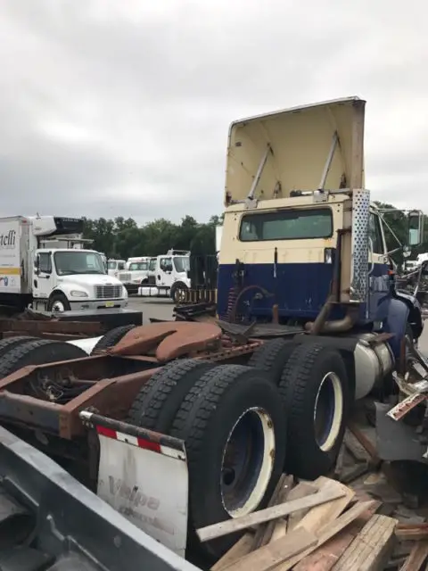 1993 international 2 axel tractor truck
