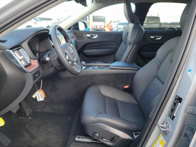2024 volvo xc60 b5 plus dark theme