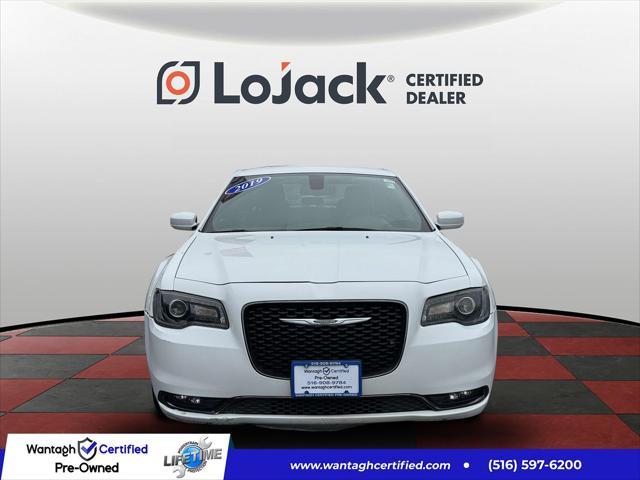 2019 chrysler 300 s