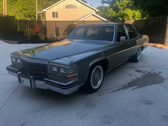 1985 cadillac fleetwood brougham sedan v8 (private owned, not a dealer sale)