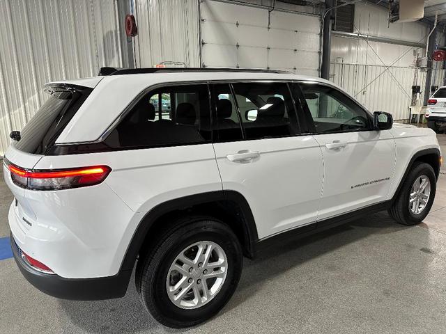2022 jeep grand cherokee laredo
