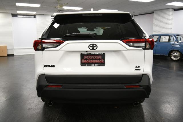 2021 toyota rav4 le