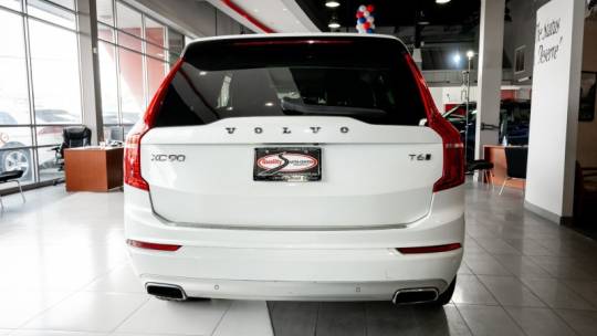 2021 volvo xc90 t6 momentum 7-passenger