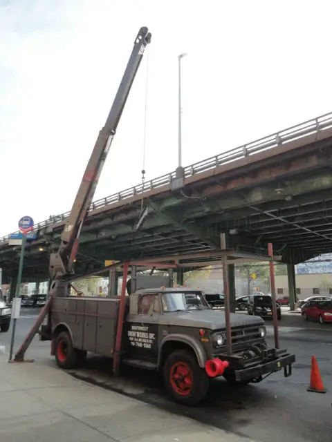 1972 dodge d700 service truck crane winch
