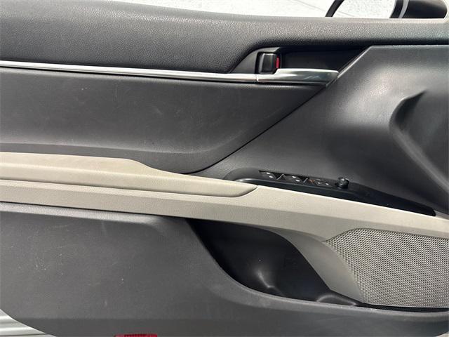 2020 toyota camry le