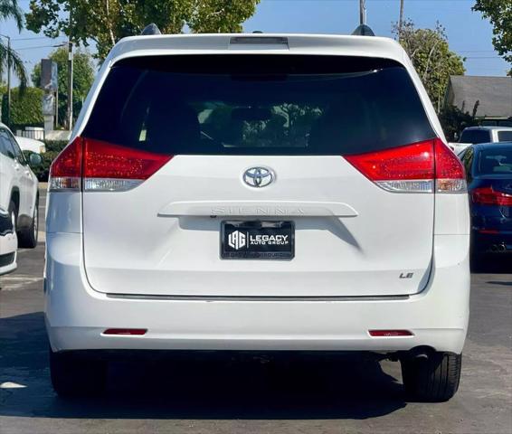 2011 toyota sienna le