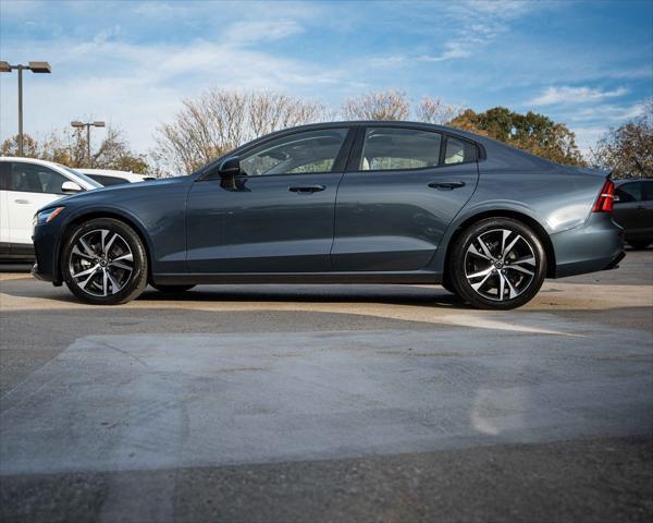 2024 volvo s60 b5 core dark theme