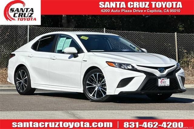 2020 toyota camry hybrid se