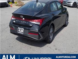 2024 Hyundai Elantra blue