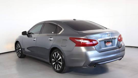 2018 Nissan se