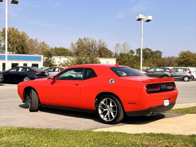 2022 dodge challenger sxt