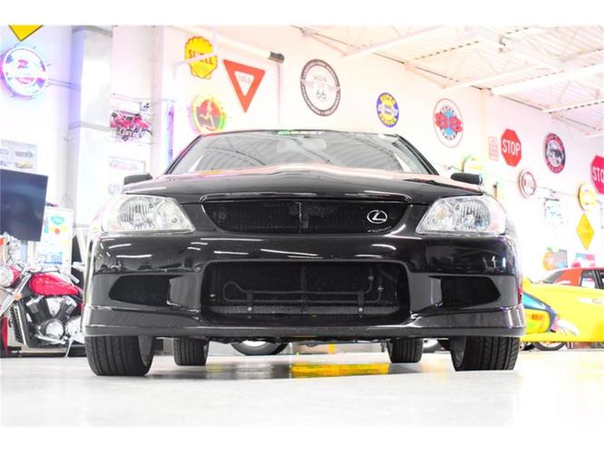 2003 lexus is in wayne, michigan