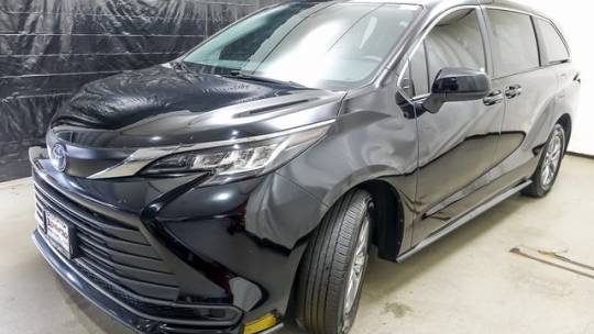 2023 toyota sienna le 8-passenger