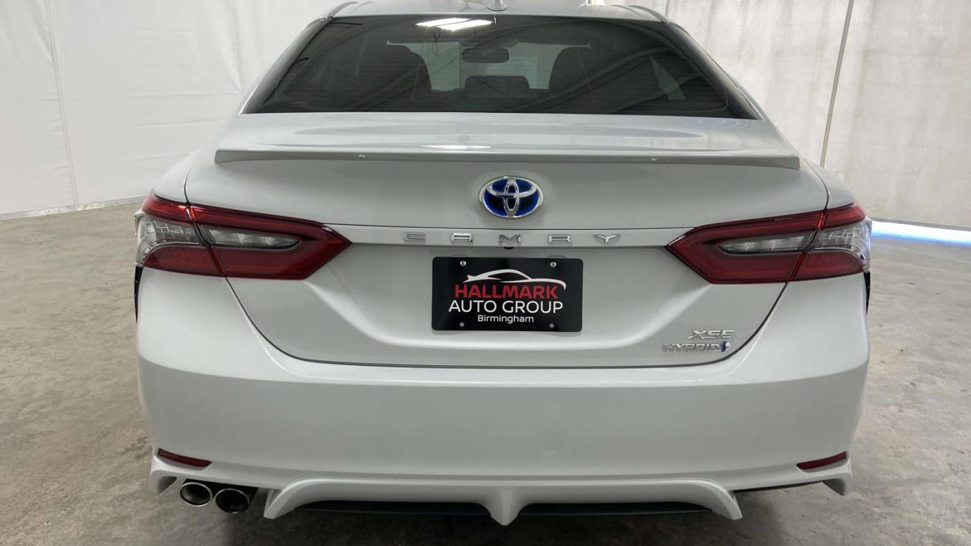 2022 toyota camry hybrid xse