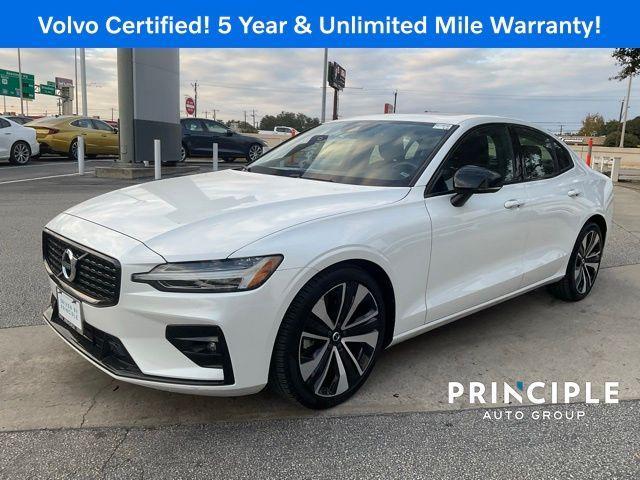 2022 volvo s60 b5 momentum