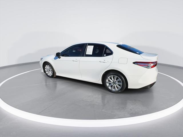 2020 toyota camry le