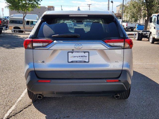 2022 toyota rav4 le