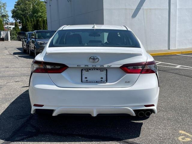 2022 toyota camry se