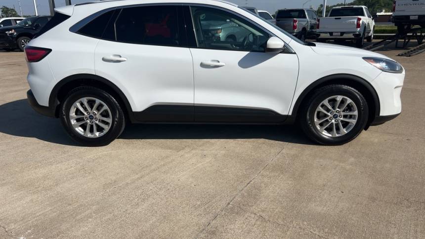 2021 ford escape se