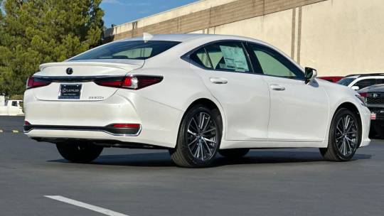 2025 Lexus ES