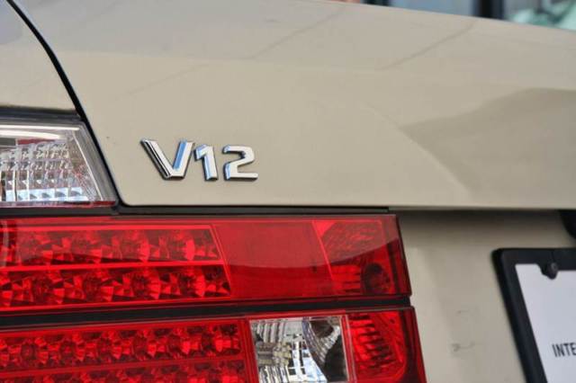 bmw 750il v12 sedan - looks showroom new