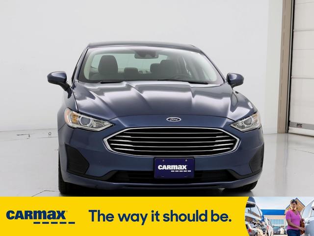 2019 ford fusion se