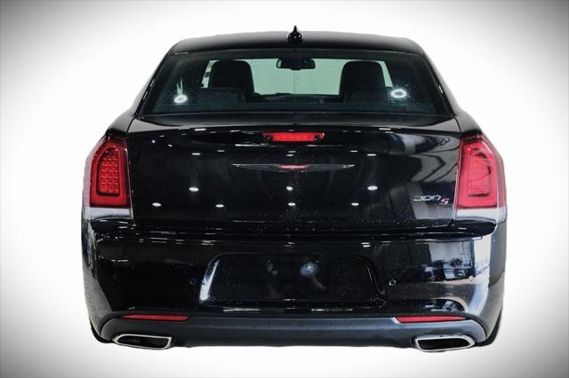 2022 chrysler 300 s