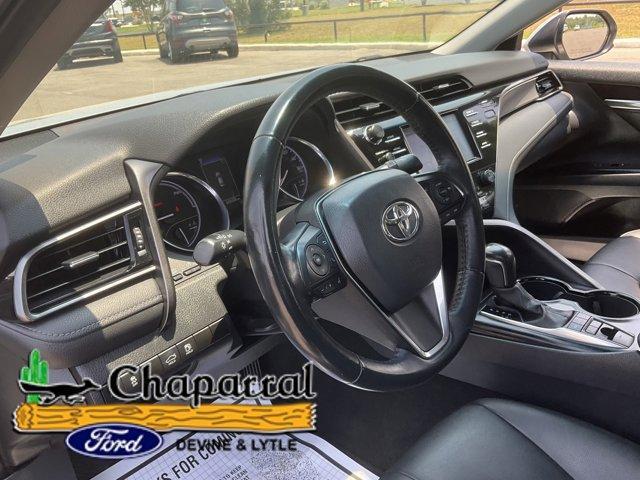 2020 toyota camry hybrid se