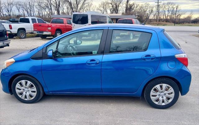 2012 toyota yaris le