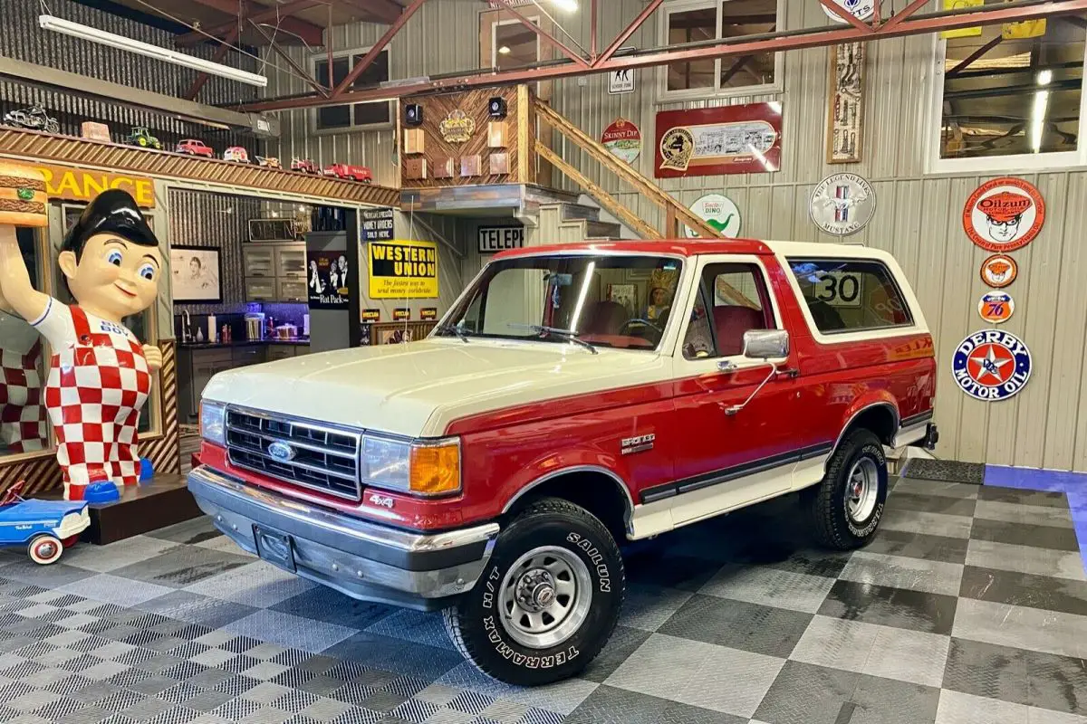 1989 ford bronco xlt over 200 pics in discreption!!!