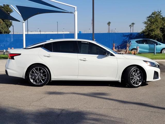 2023 nissan altima 2.0 sr